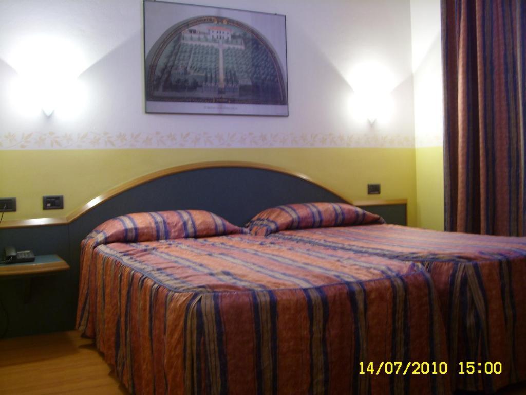 Hotel Alexander Fiorano Modenese Zimmer foto