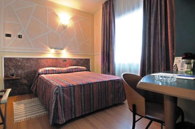 Hotel Alexander Fiorano Modenese Zimmer foto